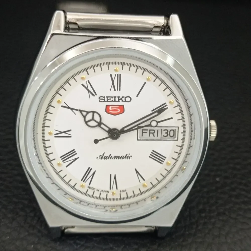 Vintage 1981 Seiko Automatic Mens Silver Watch W/daydate & Red accents
